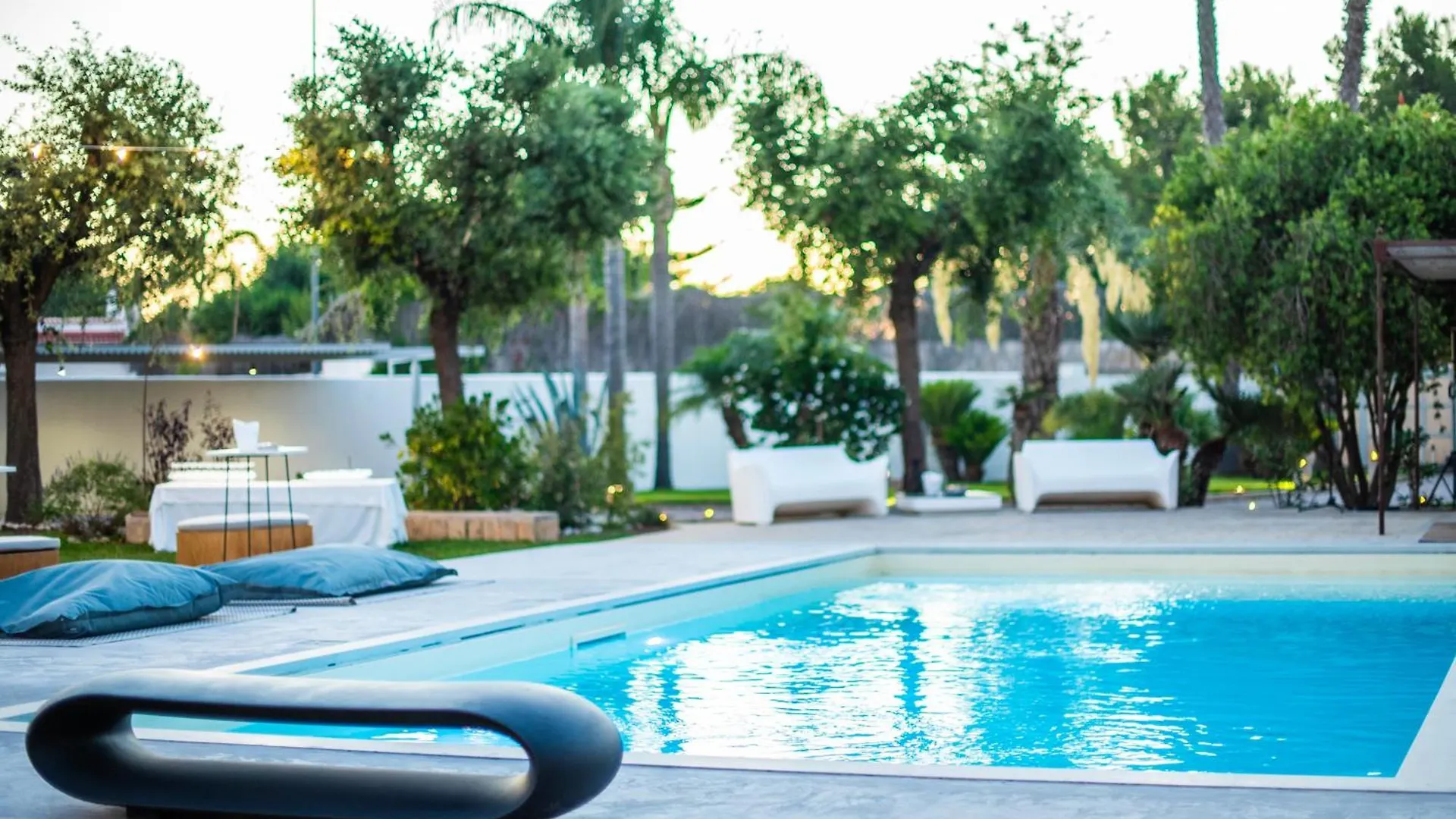 Villa Con Piscina Les Chenes contacts